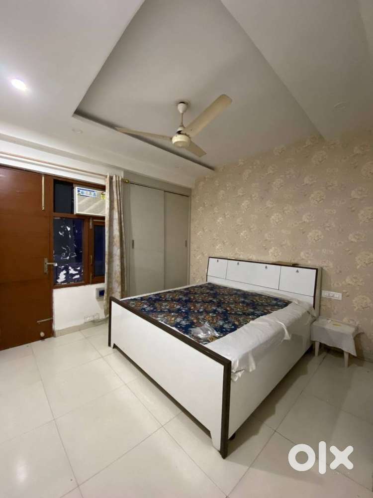 2bhk metro town 132 gaj 3rd floor 23000