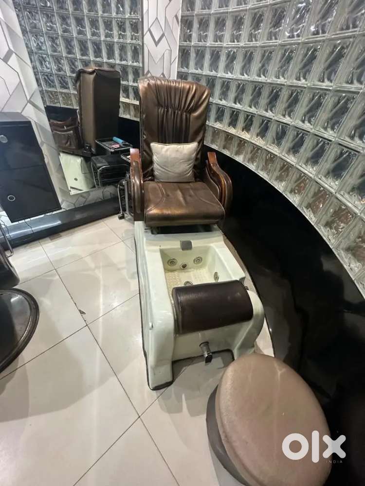 Pedicure massage chair