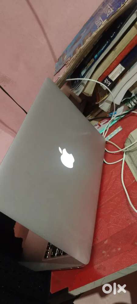 Apple laptop