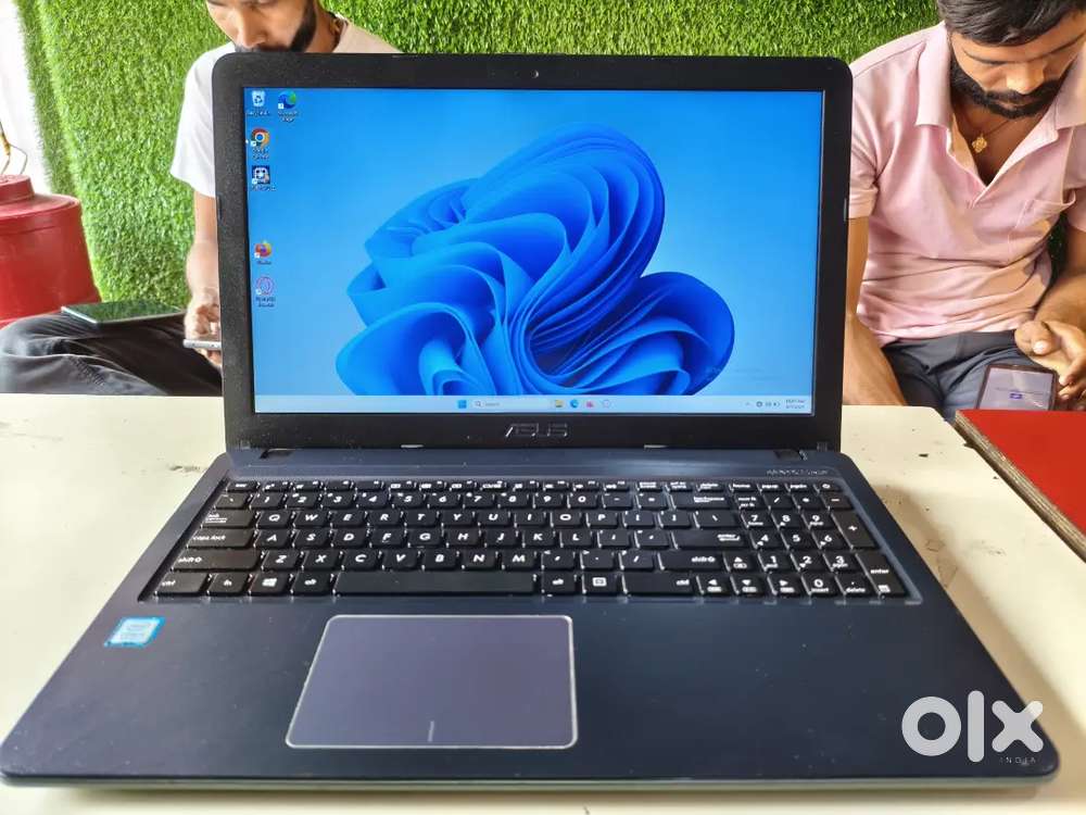 Asus i5 8th gen 8gb ram 128gb ssd 2gb graphics