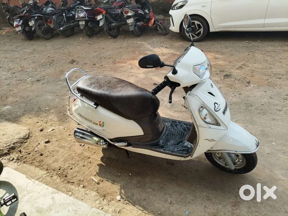 Gadi may koyi kam nayi hai