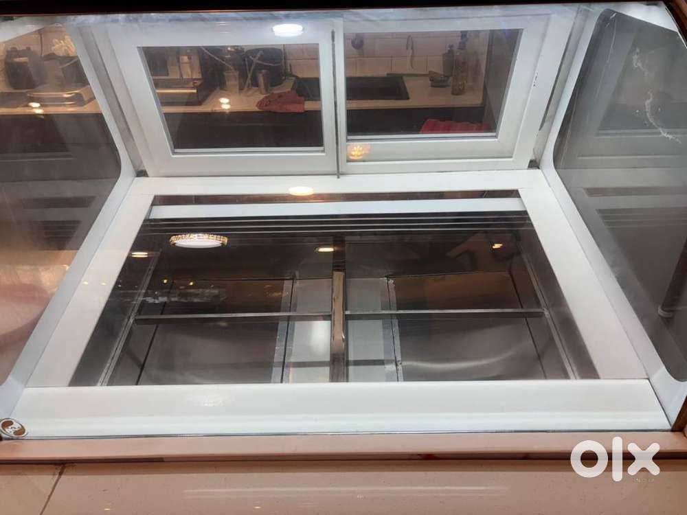 tainless Steel Curved Gelato Display Counter – 12 Flavours