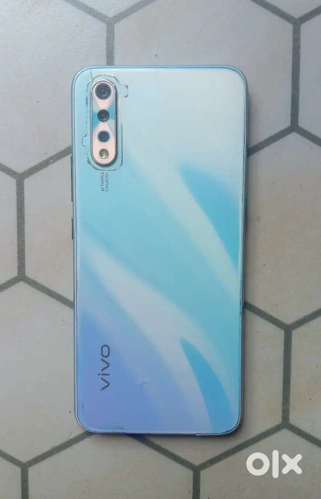 Vivo S1 128 gb storage 6gb ram screen kharab hai bus