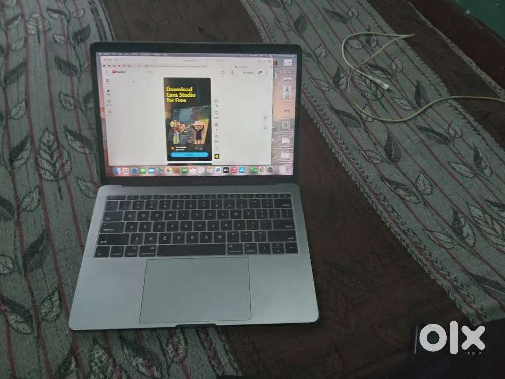 Macbook pro mid 2017 storage 1tb ,i5 laptop