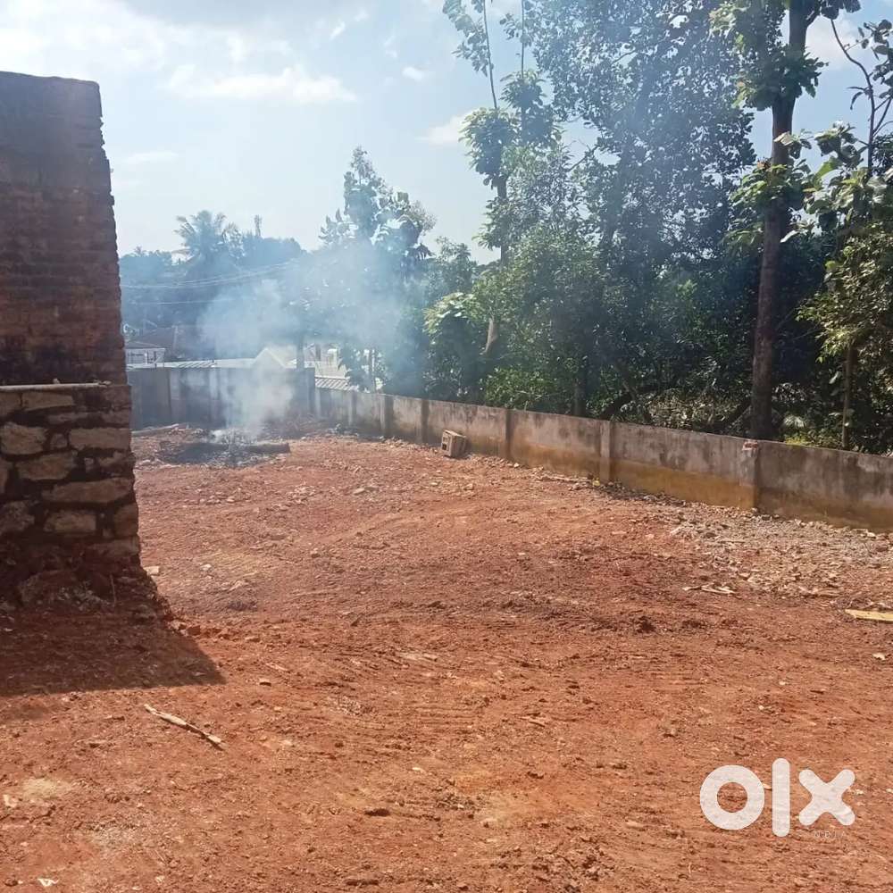 ജിജി ഹോസ്പിറ്റലിന്റെ ഫ്രണ്ടിൽ നിന്നും 300 മീറ്റർ വീതിയുള്ള റോഡ് 9 അര