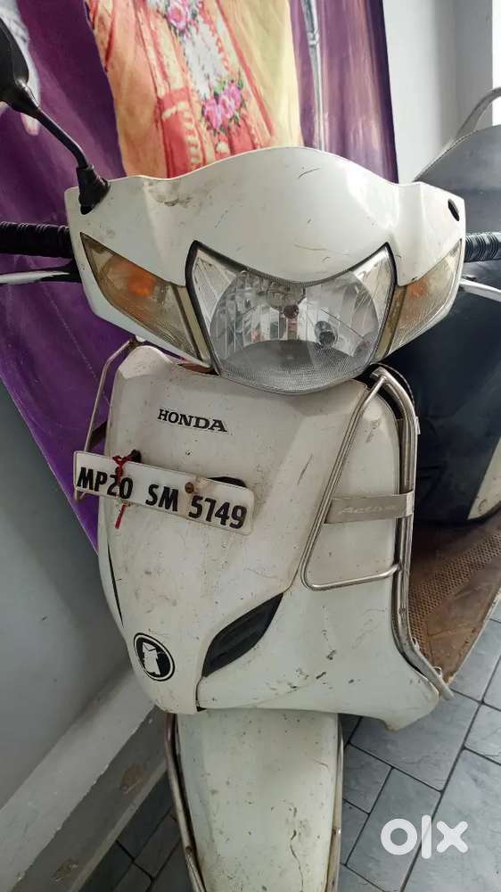 Activa 3g 2nd owner H gadi m koi kam nhi new batrey new tyre H