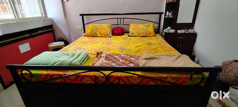 Solid Iron Hydraulic Storage Bed 6x6 ft  Spacious & In best Condition