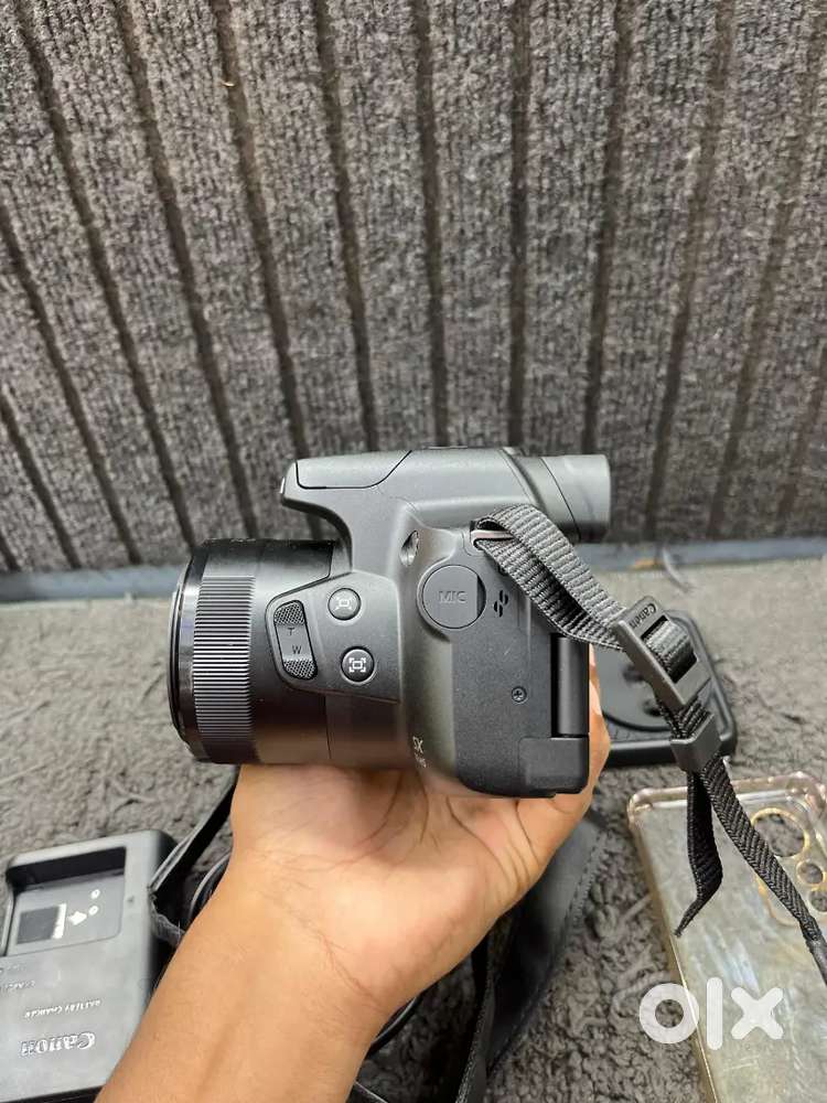 Canon SX70 HS – 65x Zoom  Excellent Condition  With Charger & Batter