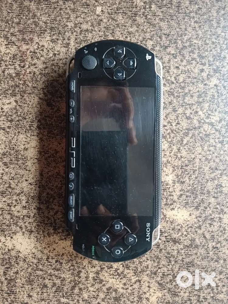PSP 3000 30 GAMES AVAILABLE