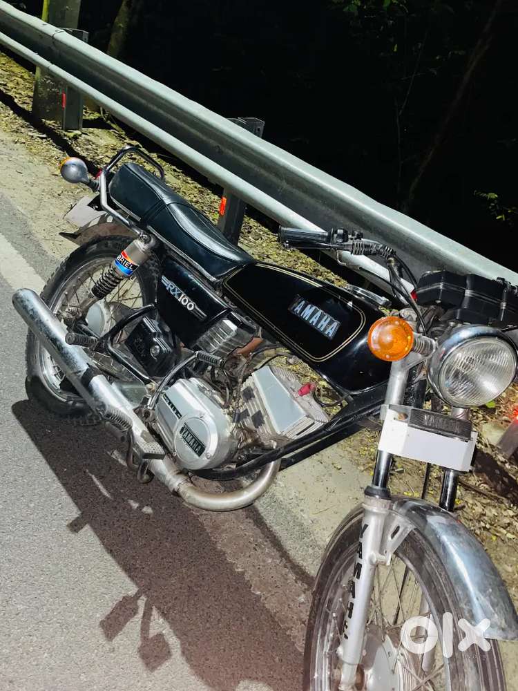 Rare Find: Yamaha RX 100 - A Vintage Masterpiece.