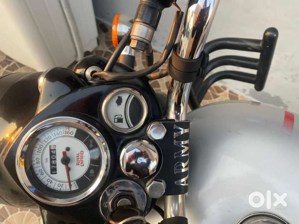 Single hand bilkul saf gadi koi problem nhi na koi accident sab ok h