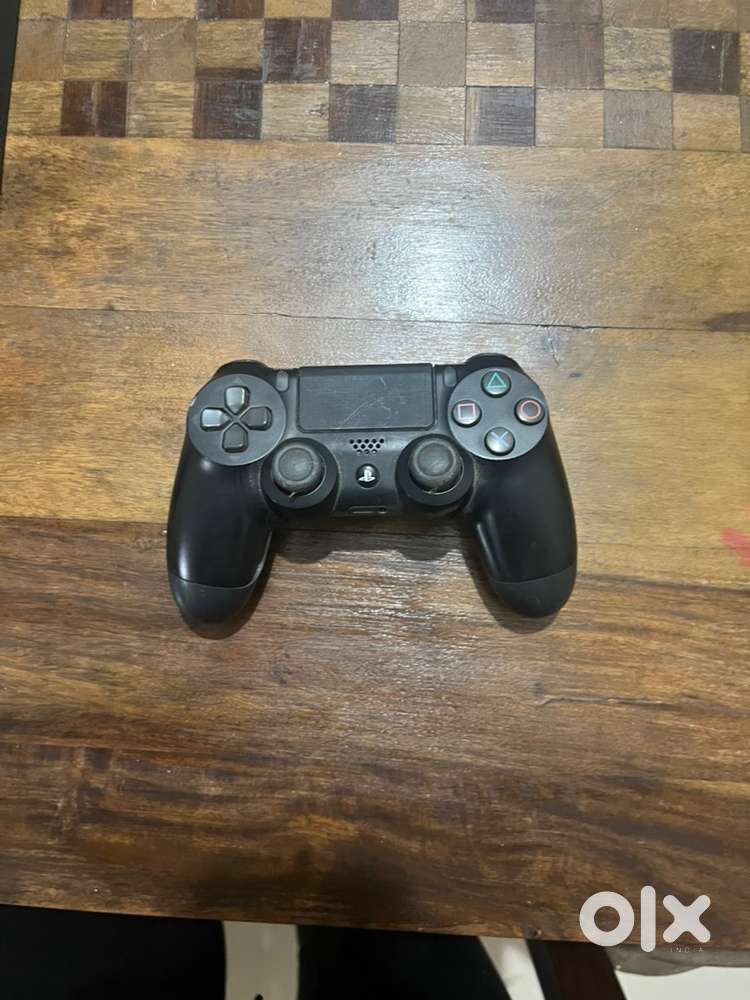 Ps4 Pro 1Tb with a Dualshock 4 controller