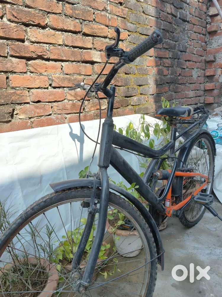 Stylish Black & Orange Bicycle – Comfortable Ride with Rear Suspension