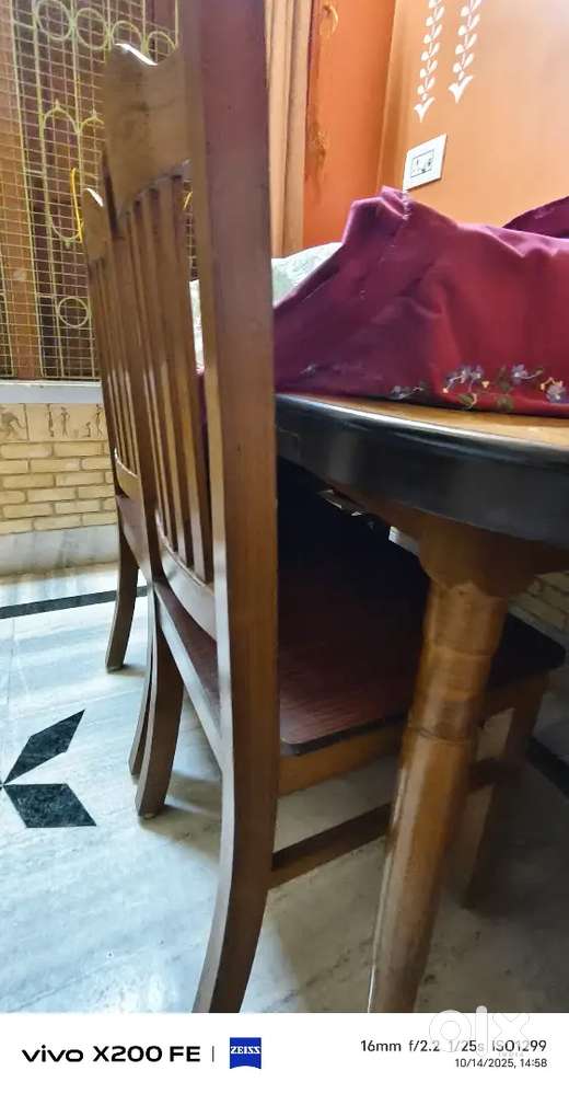 4 seater Segun kath Table with chairs