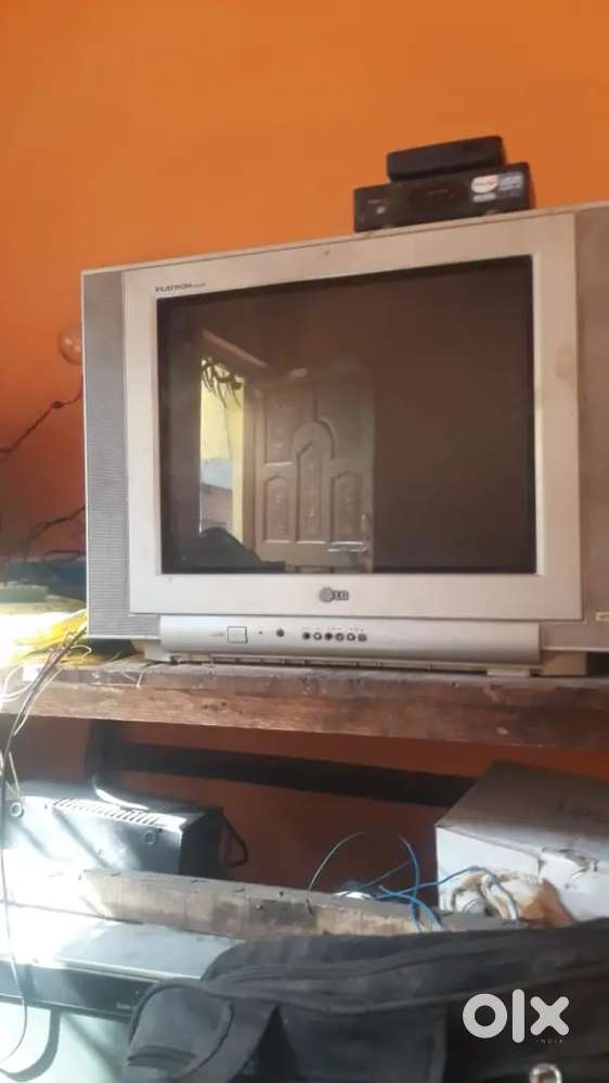21 inches lg tv Ok condition