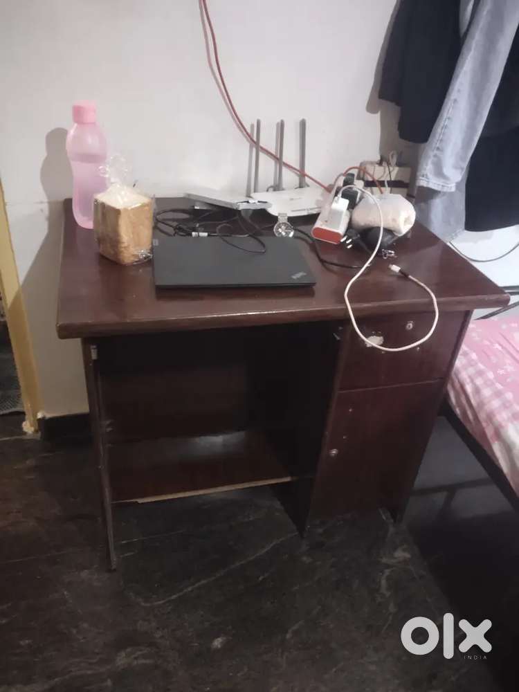 Computer table