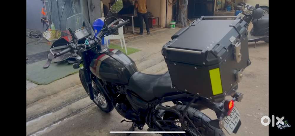 Yezdi adventure with Top box and accessories