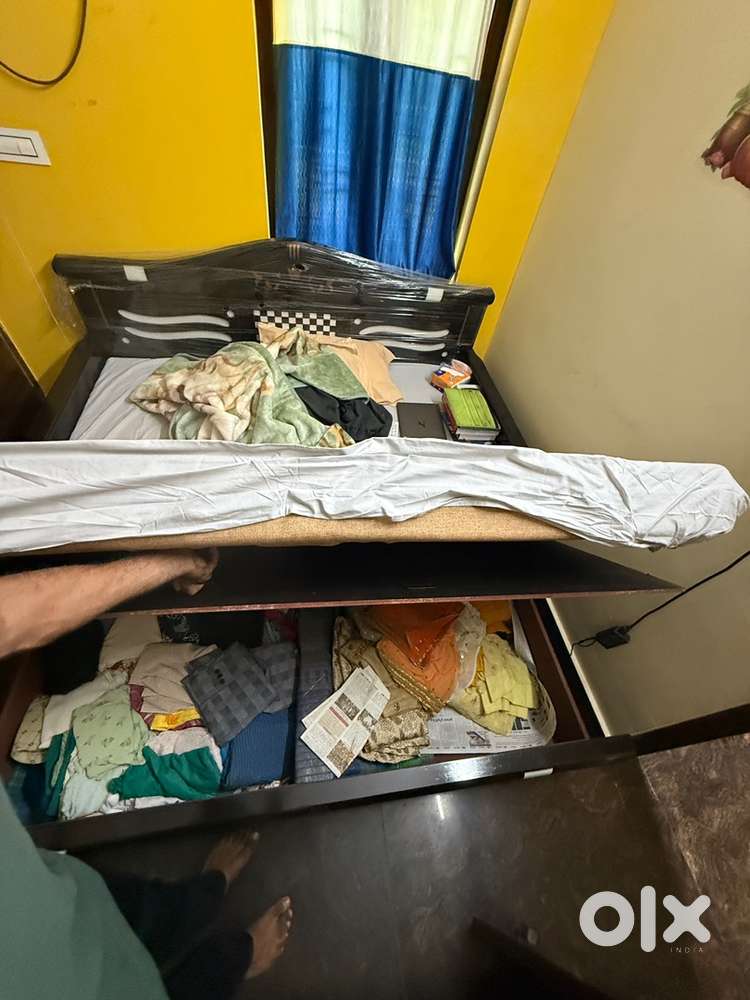 Bed come sofa set with storage 6*6