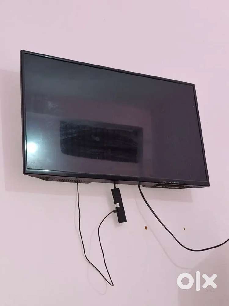 Intex tv 5 6 saal purani h thodi sound problem only