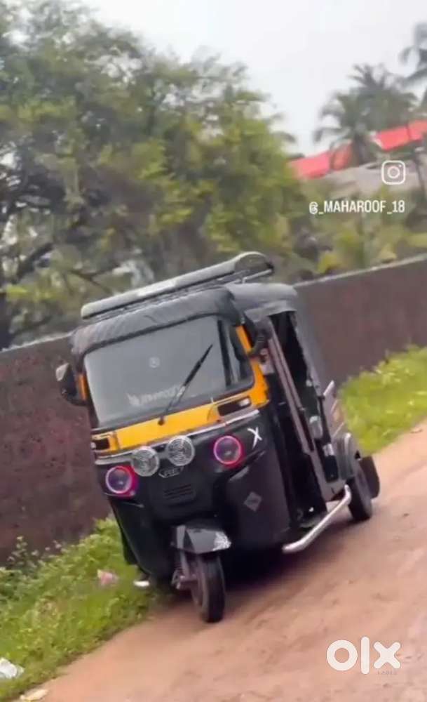 Baja auto Riksha Shworoom maintained 5 month running...