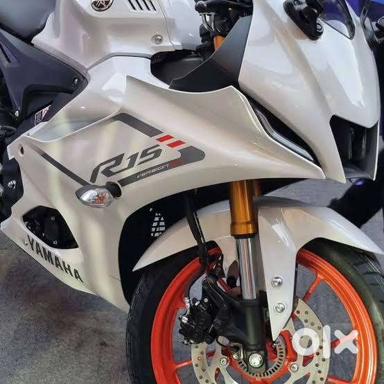 R15 V4 white colour