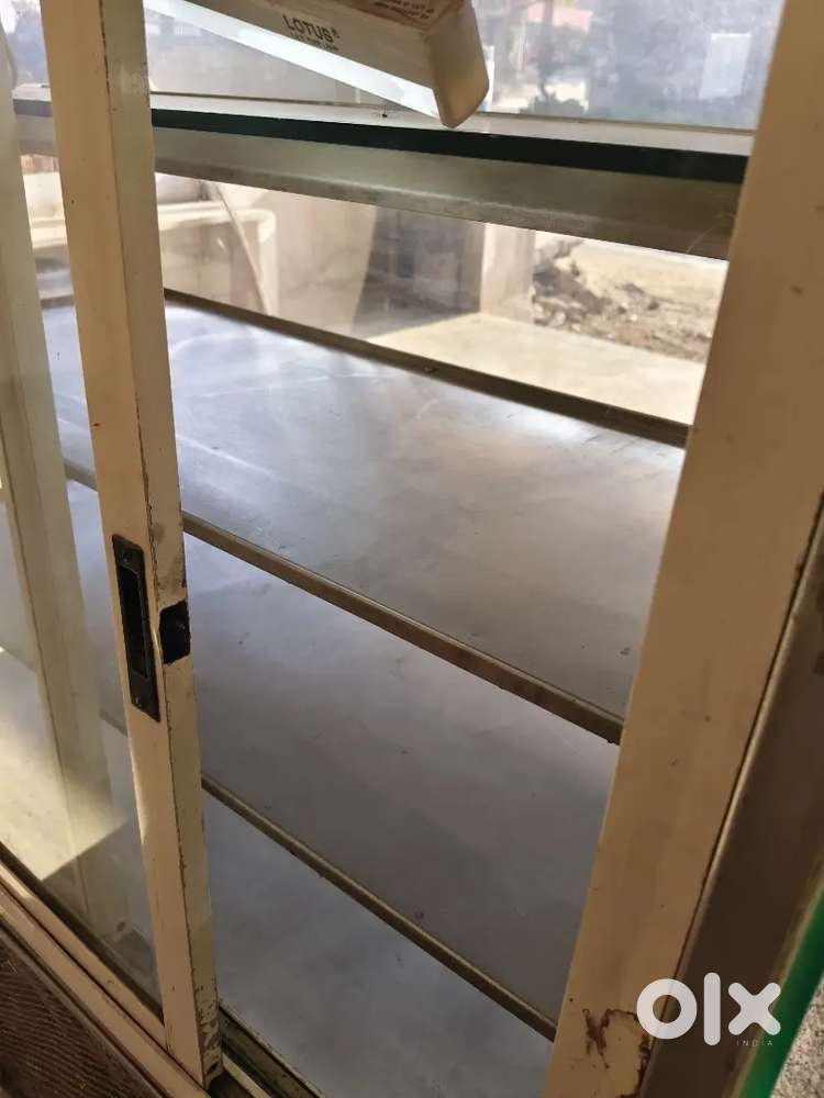 Display free with cooling 4 set top box fresh fridge cooling Karta Hai