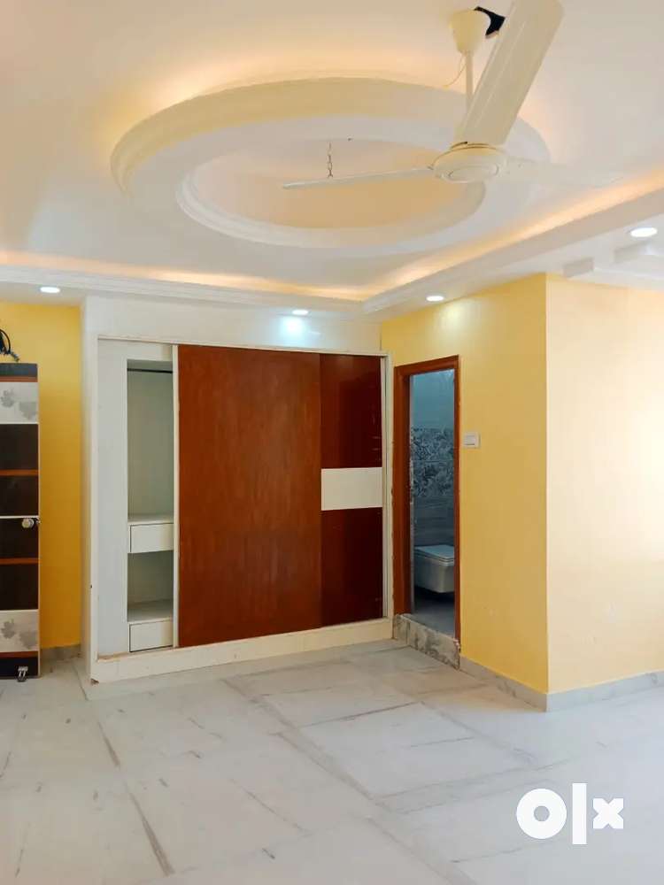 3bhk semi fernished spacious & ventilated flat for rent