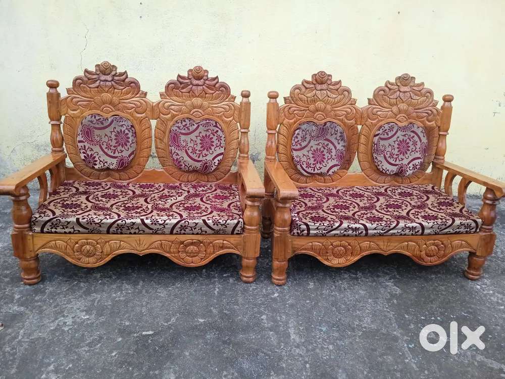 Yamini Sofa 4sitter and round tea table aatach