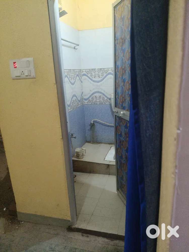 One room for rent no kitchen seperate bathroom with motorwater