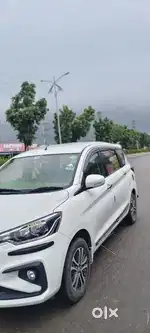 Maruti Suzuki Ertiga 2025 CNG & petrol 8000 Km only  Driven