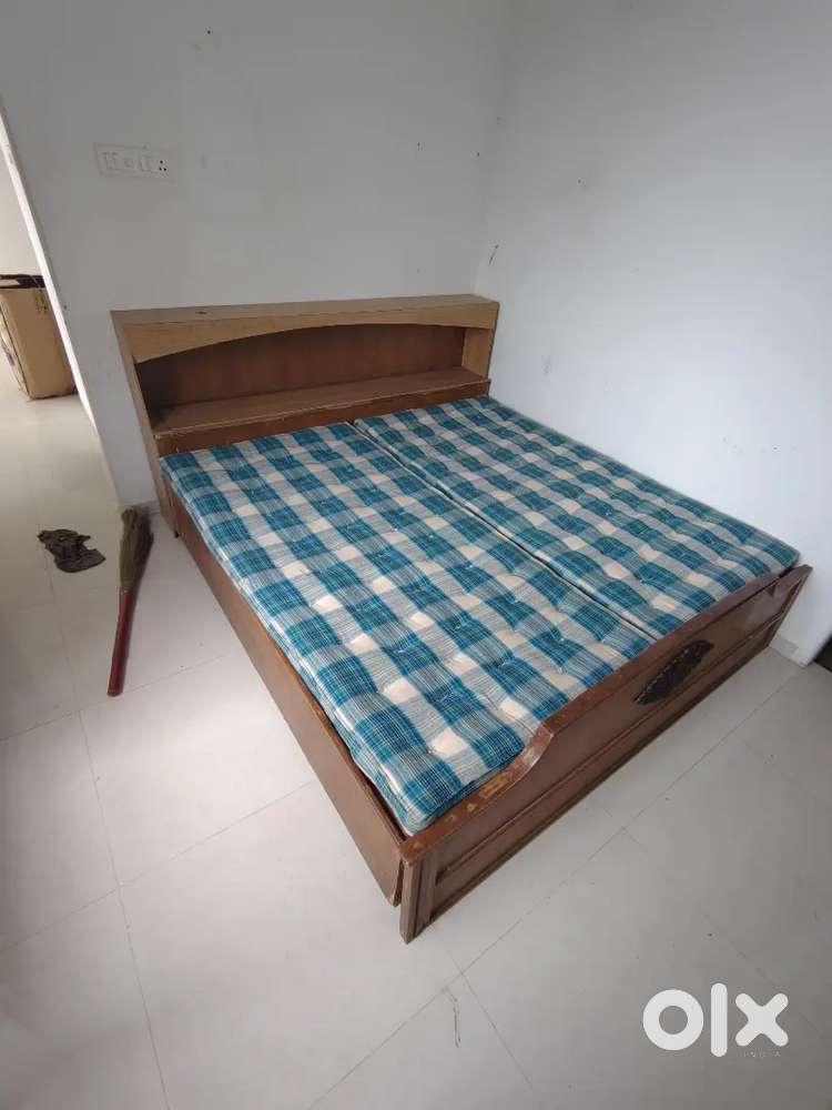 Double Bed king Size 6x6 with mattress