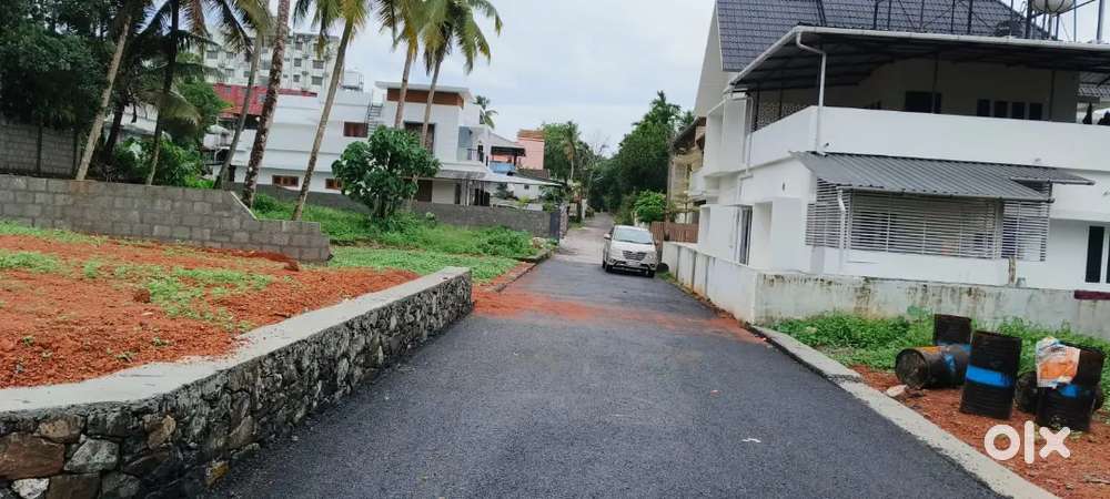 ANGAMALY NEAR AIRPORT 3 KM NH 500 MEATER 4,5,6,8 CENT PLOTS AVAILABLE