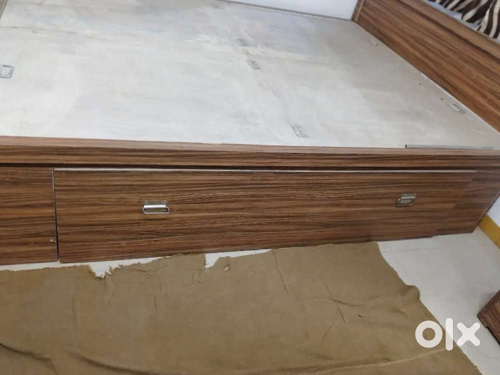 LONG BED FOR PERSONAL ROOM