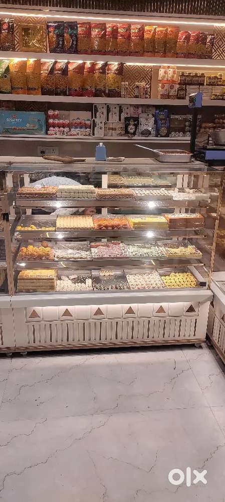 COOLING FRIDGE SWEET HOUSE COUNTER