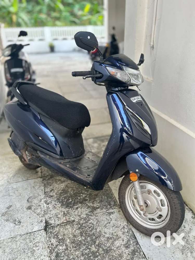Good condition well maintained women used activa