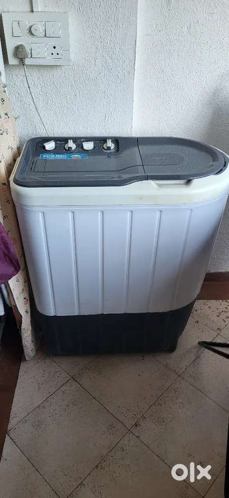 Semi Auto washing m/c in running condition