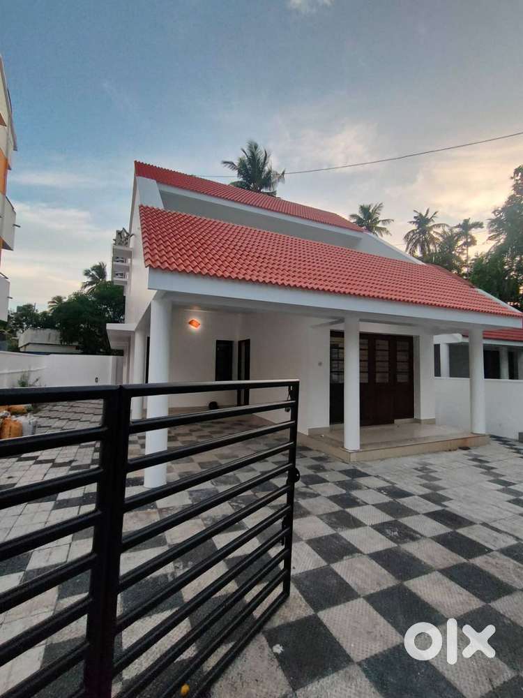 Independent Double-Storey House for Rent at Sasthamangalam 25000