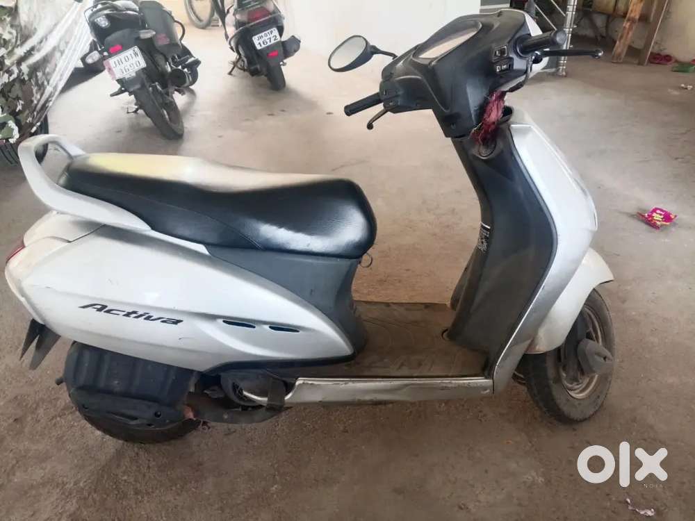 Very less used, in condition self start with new tyre and battery