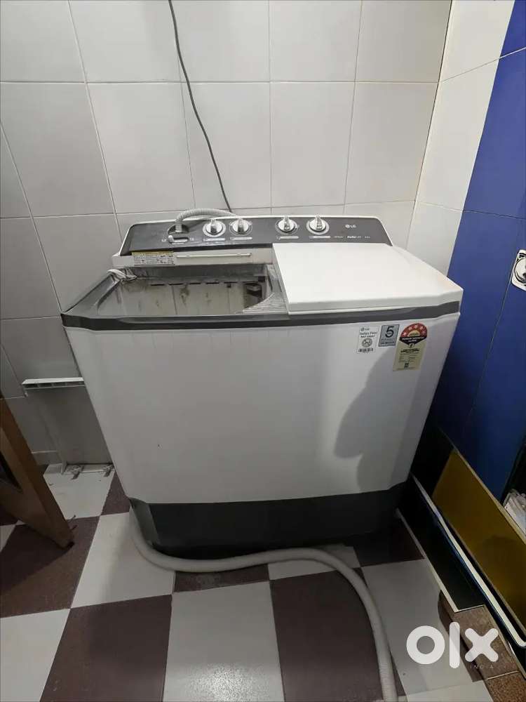 LG Semi Automatic Washing Machine for sale in Delhi. Flat sale @ ₹5000