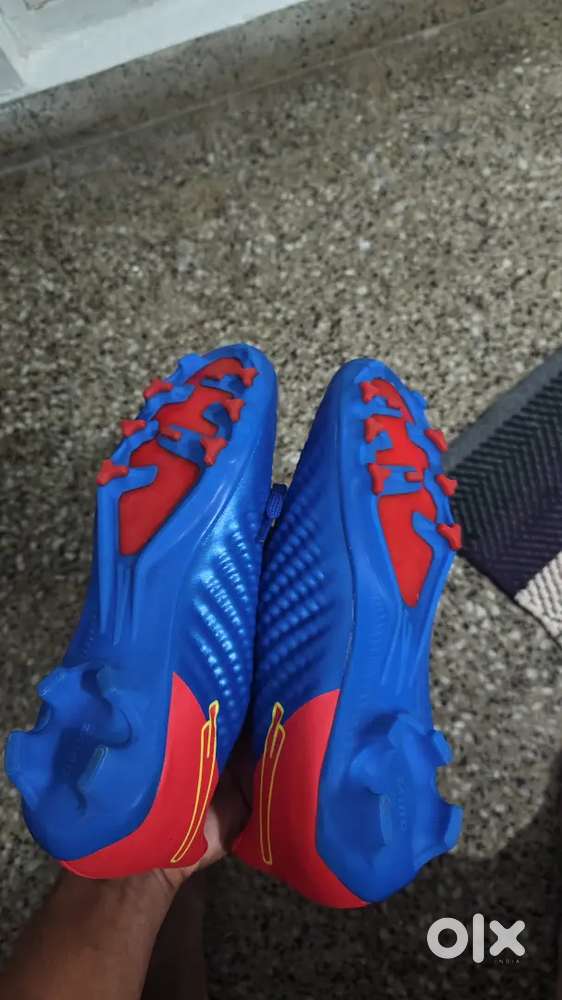 Football boots size 9