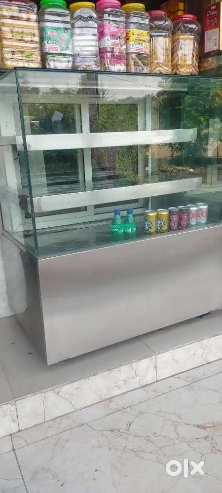 Cake display counter argent sel karna hai
