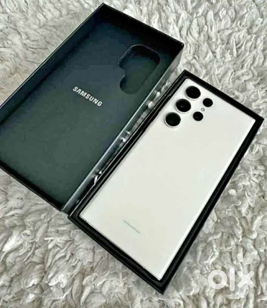 Selling my 6 month old Samsung s23ultra white colour need urgent money