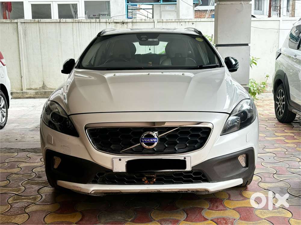 Volvo V40 Cross Country 2016 Petrol Well Maintained