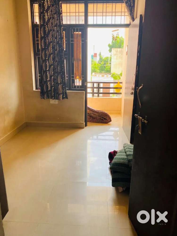 Sharing 3 BHK semi furnish independent flat one room available