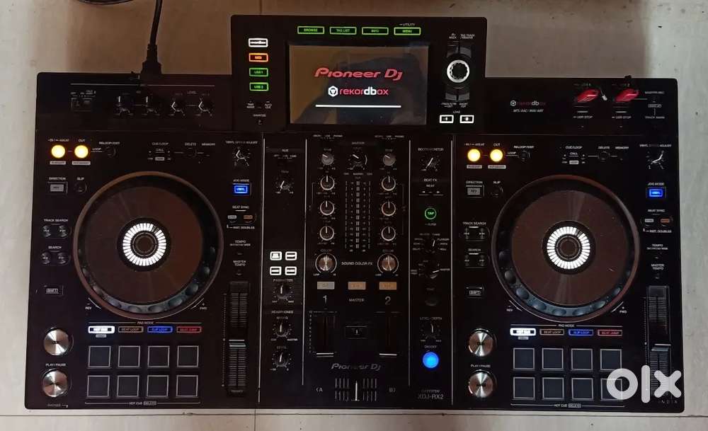Pioneer XDJ-RX2 (DJ Console)