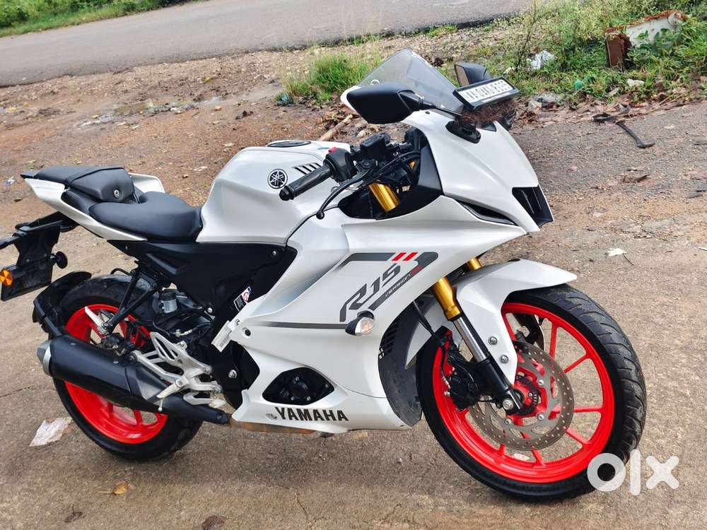 YAMAHA R15 v4
