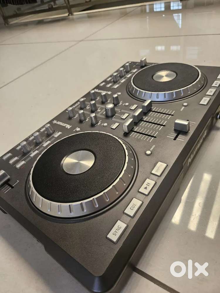 Numark mixtrack pro dj controller