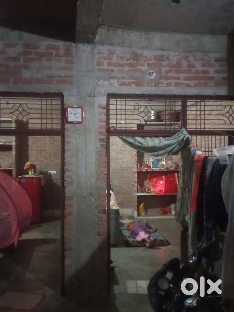 Arail ghat selfy point Chota makan 16 by 43 for sale=75 gaj