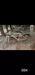 Best BMX cycle colour white and red