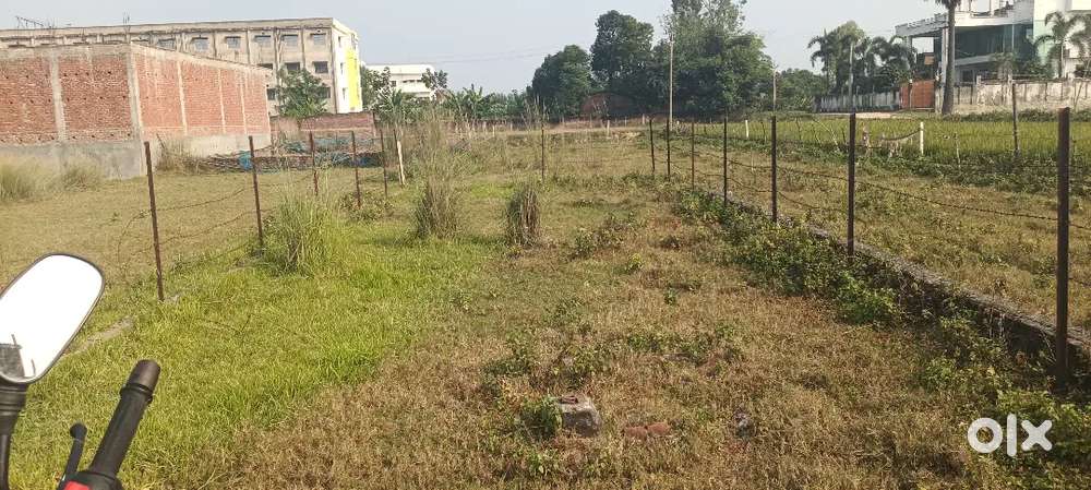 गोरखपुर मेडिकल रोड गुलहरिया थाना 1.5km अंदर यह प्लाट है
